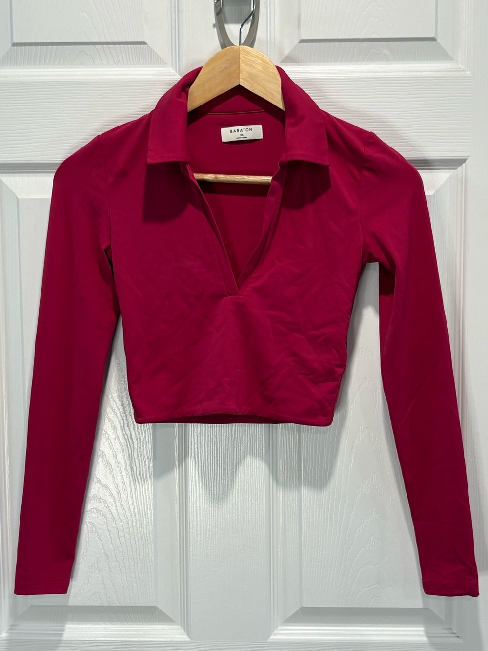 Aritzia Babaton Contour Polo Longsleeve Crop, Dark Fuchsia, Size XS